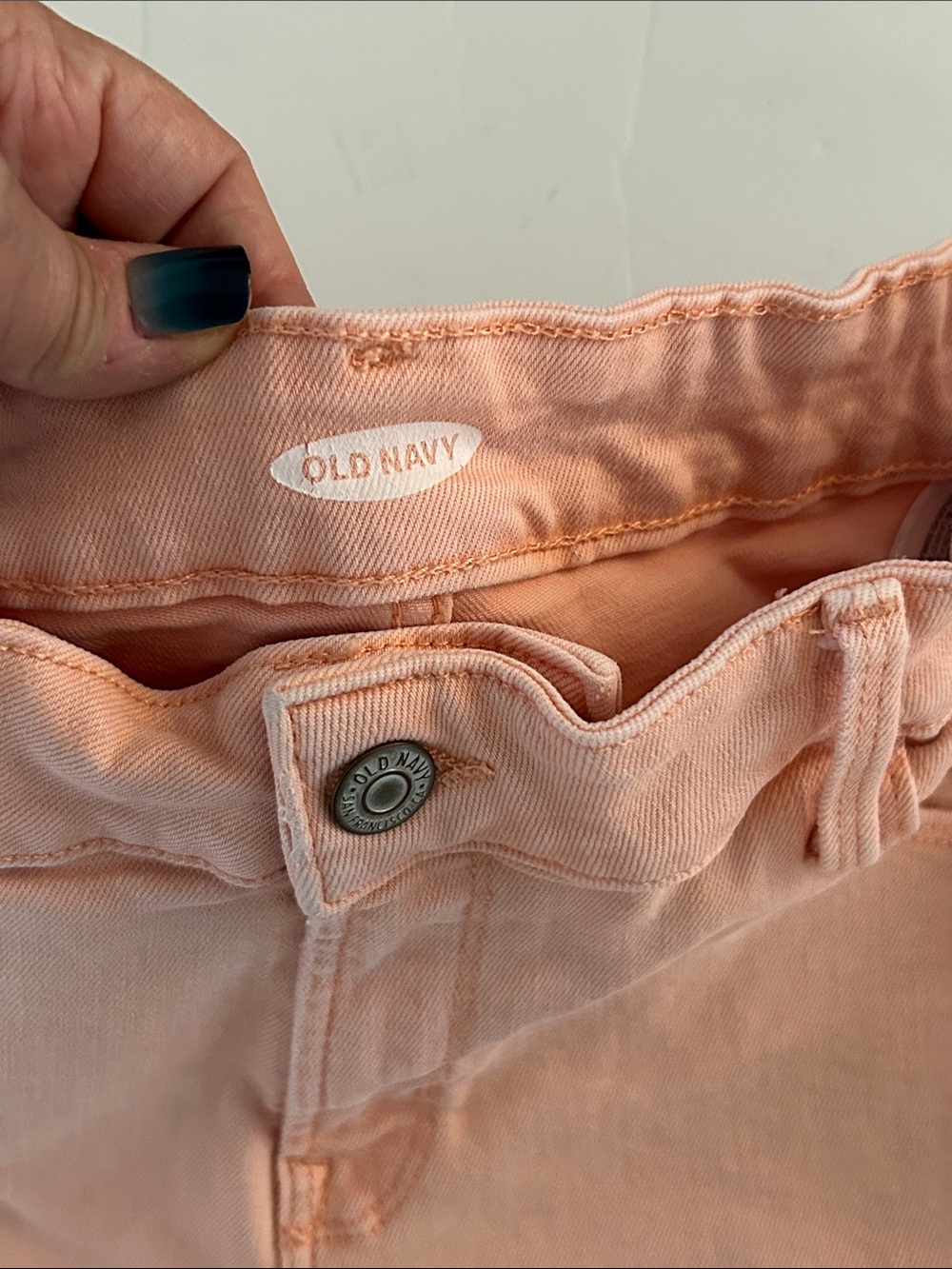 Old Navy Peach Rolled Hem Distressed Jean Shorts size 10 - Picture 4 of 10